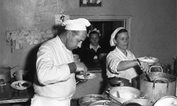 обеды на работу доставка. 731. обеды на работу доставка фото. обеды на работу доставка-731. картинка обеды на работу доставка. картинка 731. Для приготовления блюд мы используем только свежие качественные продукты, не используем искусственные красители. Супы и салаты, мясные и постные блюда, рыба и сандвичи, десерты и выпечка – наше богатое меню готовых обедов позволит Вам и Вашим сотрудникам питаться полноценно и разнообразно каждый день. Мы регулярно обновляем ассортимент, чтобы обеденный перерыв стал для Вас самым настоящим удовольствием по разумной цене!