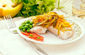 Обед из рыбы с овощами