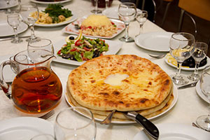 Застолье с осетинскими пирогами