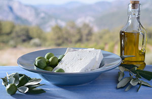 Сыр фета с оливками и оливковое масло