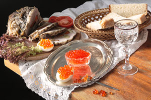 Обед с красной икрой