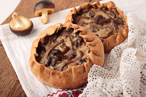 Ржаные пироги с грибами и луком