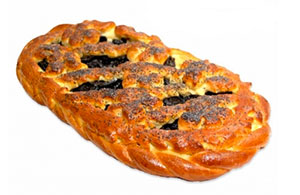 Пирог с черносливом из пекарни 