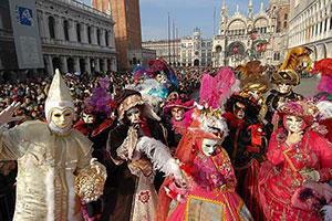 В Венеции стартовал карнавал